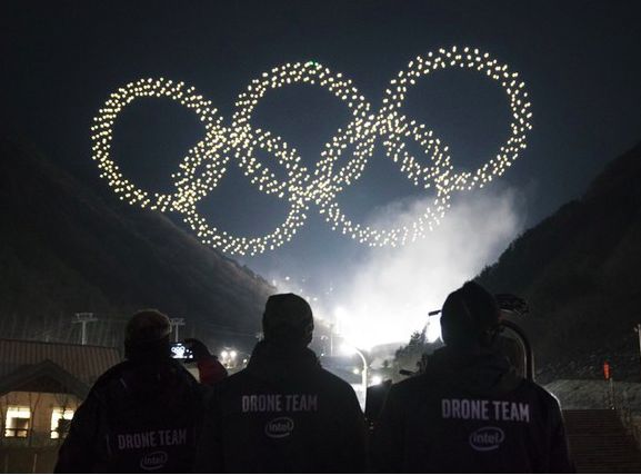 2018년 평창 동계 올림픽 당시 인텔은 드론 1천218대를 동원해 오륜기 퍼포먼스를 선보였다. (사진=인텔)