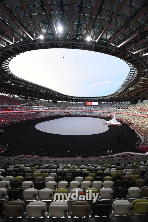 ▲ '전무후무한 무관중 개막식'