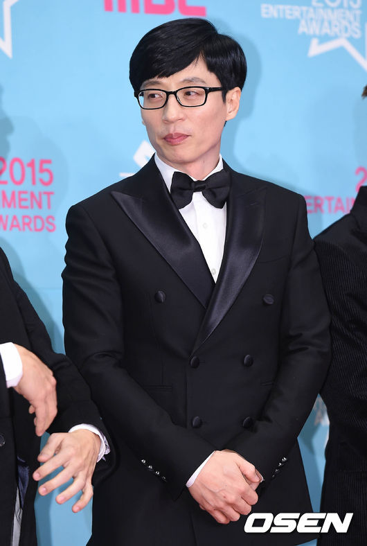 Even the national MC Yoo Jae-Suk was classified as a close contact with Covid19.Yoo Jae-Suks new agency, Antenna Music, said on the 23rd, One of the staff of TVN Yu Quiz on the Block, where Yoo Jae-Suk is appearing as MC, was confirmed by Covid19.All the staff, including Yoo Jae-Suk, conducted the Covid19 Inspection, he said.Currently he is in self-Quarantine waiting for the Inspection results.The agency also apologized to fans, saying, Yoo Jae-Suks scheduled schedule is also being coordinated and we will make every effort to ensure the health and safety of The Artist in accordance with the health authorities policy in the future.The following is a specialization in the position of Yoo Jae-Suks new agency Antenna Music.Hi!Antenna.Today (23rd) Yoo Jae-Suk was confirmed by Covid19 by one of the staff of TVN Yu Quiz on the Block who is appearing as MC, and all the related staff including Yoo Jae-Suk conducted the Covid19 Inspection.In response, Yoo Jae-Suk has entered Self-Quarantine since today (23rd) in line with health authorities policy, and is awaiting the results of the inspection.I am sorry to worry many people who have been surprised by the sudden news that I have done my best to manage safety by complying with the anti-virus guidelines.We are also coordinating the scheduled schedule of Yoo Jae-Suk, and we will make every effort to ensure the health and safety of The Artist in accordance with the policy of the health authorities in the future.Thank you.DB