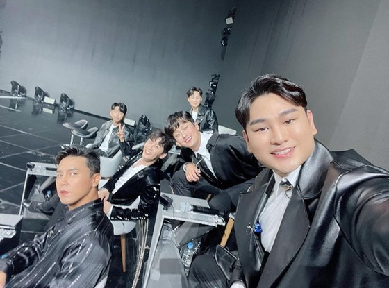 ..Familiar atmosphereGang tae-kwan posted a picture of his TV Chosun entertainment program Romantic Call Centre of Love on his instagram on the 22nd.The gang tae-kwan wearing a black leather jacket in the photo is gathered in one place with Lim Young-woong, Youngtak, Lee Chan Won, Jang Min Ho and Kim Hee Jae.On this day, gang tae-kwan was the top 6 in the Romantic Call Centre of Love on behalf of Jung Dong Won, and guest was Shin Shin Ae, Wax, Pearl, Hyun Young, Jae and Queen Wasabi.