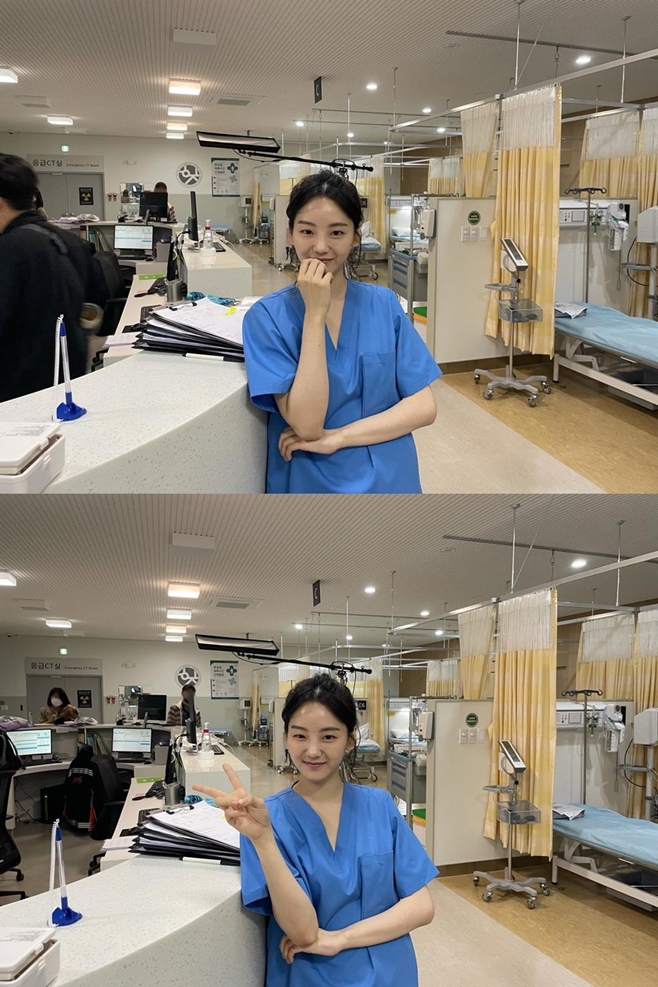 Actor Jo Yi-hyun has released a behind-the-scenes cut of Sweetness 2.Jo Yi-hyun posted three photos on his instagram on the evening of the 23rd, saying, # Sully doctor life 2 is Yunbok.Jo Yi-hyun in the open photo is wearing a surgical suit and making a shy smile in the emergency room.Jo Yi-hyun plays Hongdos twin brother and sister Yoon Bok in TVN Mokyo Drama Spicy Doctor Life Season 2 (played by Lee Woo-jung and director Shin Won-ho, hereinafter referred to as Sului-saeng 2).Especially, from the 6th Seul-in-Seon 2, it becomes The Intern in the main and practical students and focuses attention.In the 6th broadcast on the 22nd, Yoon Boks social adaptation period, which became The Internet, was drawn.On the other hand, Sun-in 2 starring Jo Yi-hyun is broadcast every Thursday night at 9 pm.