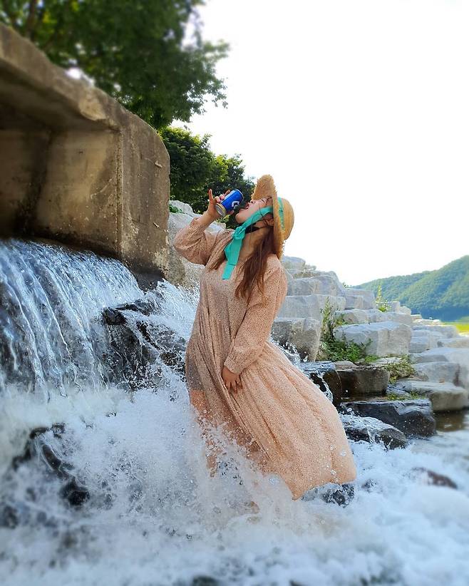 Gagwoman Sim Jin-hwa had a happy time drinking Beer in the valley.On the 25th, Sim Jin-hwa posted several photos on the Instagram with an article entitled I have taken a self-photograph.In the photo, there was a picture of Sim Jin-hwa, who is wearing a one piece in front of a small waterfall and showing a happy steaming smile.Sim Jin-hwa in particular enjoyed the holiday, drinking as far as Beer.Meanwhile, Sim Jin-hwa and Wonhyo Kim marriage in 2011; the two are currently appearing on JTBCs I Cant Be No 1.