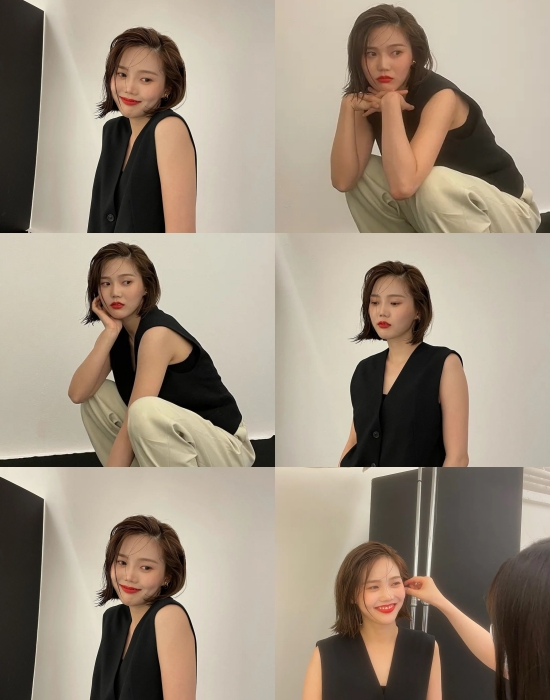 On the 25th, OH MY GIRL Choi Hyo-jung posted a number of photos on his Instagram.Choi Hyo-jung in the photo shows various poses.His chicness and cuteness caught the eye of the official fan club Miracle.On the other hand, OH MY GIRLs new song DUN DANCE, which he belongs to, not only won the top of the major music charts in Korea immediately after its release, but also surpassed 10 million views in 32 hours after the release of music broadcasts and music videos.In addition, it has also ranked # 1 on the Hanter Weekly music chart and the Gaon Digital Comprehensive Chart, showing strong power of sound source down the top-class girl group with Melon Hits24 charts along with Nonstop and Dolphin, which were released last year.Photo = OH MY GIRL Choi Hyo-jung Instagram