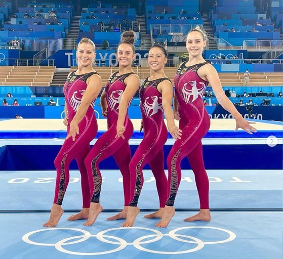 독일 여자 기계체조 대표팀은 긴 바지를 입고 올림픽에 참가했다. [사진 파울린 쉬퍼 SNS]