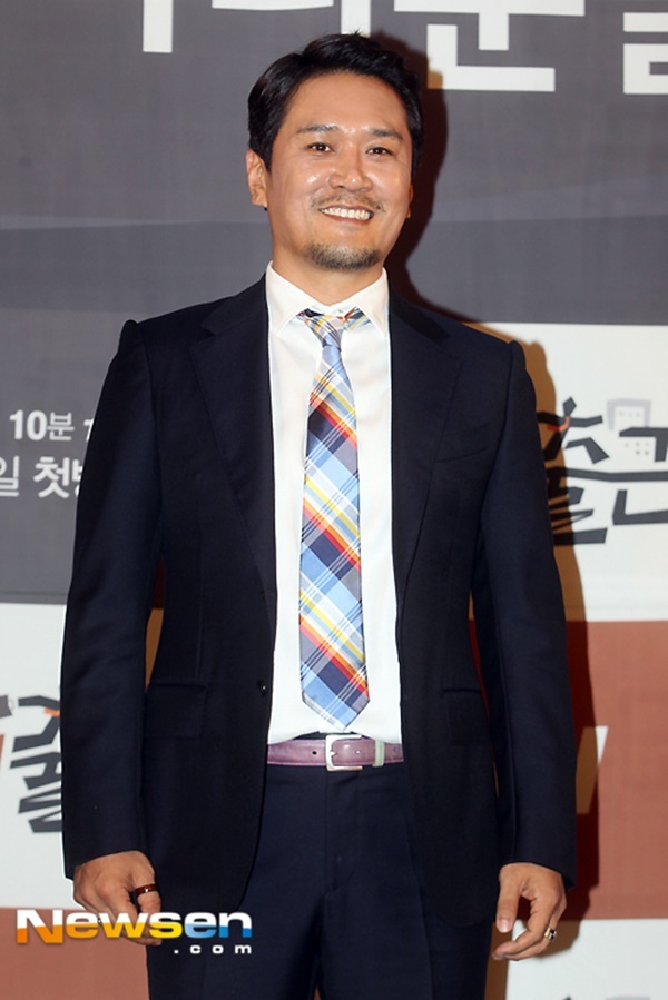 Singer Kim Dong-wook criticized MBC Olympic broadcast accident.Kim Dong-wook said on July 26 in his instagram, MBC should not undermine the memories of the past, but please leave now.Do not be embarrassed by the Taegeuk warriors fighting for Europe in this difficult situation and the South Korean people who are enthusiastically cheering, but disappear from this point. I do not know if anyone is watching the airwaves these days, but it is really shameful and shameful that the level of broadcasting stations that once represented South Korea was this high.Who is it for? he said bitterly.MBC used a photo of Chernobyl nuclear power plant when the Ukrainian athletes entered the opening ceremony of the 2020 Tokyo Olympics on the 23rd and introduced the Machel system as a one-time US nuclear test site.In addition, the Haitian athletes position caused a wave of riot photos and the subtitle The government is in the fog due to the assassination of the president.MBC then inserted the phrase Thank you Marine Le Pen self-help as Romania player Rajvan Marine Le Pen scored his own goal in the mens soccer group B game on the 25th.MBCs diplomatic disrespect is spreading even though the Romania Football Association has expressed its unpleasant feelings.MBC does not undermine the memories of the past, but now you have to leave.Do not be embarrassed by the Taegeuk warriors fighting for Europe in this difficult situation and the South Korean people who are enthusiastically cheering!I do not know if anyone is watching the airwaves these days, but it is really shameful and shameful that the level of broadcasting station that once represented South Korea was this much. # Wholebth