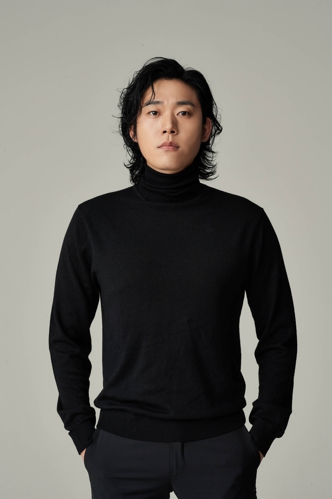 Actor Park Sung-hyun casts Kingdom: Ashin of the North, marking the start of the ten-day walkNetflix Kingdom: Ashin of the North, released on July 23, is a special episode of the Kingdom series, which tells the story of life and death, the beginning of a huge tragedy that covered Joseon, and has attracted a lot of attention with its successive success March and solid lineup.Since its first release on the 23rd, it has been continuing its popular high-end March with its exciting story line and dense Hot Summer Days filled with drama.Park Sung-hyun played the role of a senior military officer in the play: a person who firmly relies on him as the closest to the Uoyoung captain Min Chi-rok (Park Byung-eun).Park Sung-hyun made the drama richer with his unique charisma and dignity, and he was impressed by the viewers.Park Sung-hyun has been showing a wide range of capabilities by freely crossing the stage and screen through various works such as the play Liar, Jamaica Health Club, Taxi Driver, Standard, Steel Rain 2: Summit.In addition, last year MBC Cairos was a special appearance on the CRT, but it also showed a strong presence by spreading the deep Hot Summer Days.It was a short appearance, but it was a perfect transformation into a hot-blooded detective, and it showed the intense activity by inducing the deep immersion of the viewers by digging the case with the enthusiasm to find out the truth and the concentration of the extreme.