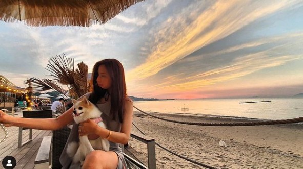 Actor Gong Hyun-joo has revealed her beautiful figure on the beach.On the 27th, Gong Hyun-joo posted a picture on his Instagram and reported the current situation.The photo shows Gong Hyun-joo sitting on the beach where Noel is building.Gong Hyun-joo, who is wearing a sophisticated One Piece and holding a puppy, reveals the charm of the mood Goddess.The goddess visuals of the more picturesque Gong Hyun-joo are admirable in harmony with the beach Noel.On the other hand, Gong Hyo-jo will meet with fans through TVN drama High Class.High Class is a dangerous and secret mystery suspense drama of lies and hypocrisy hidden behind the perfect life of the top 0.1% women in Korea.