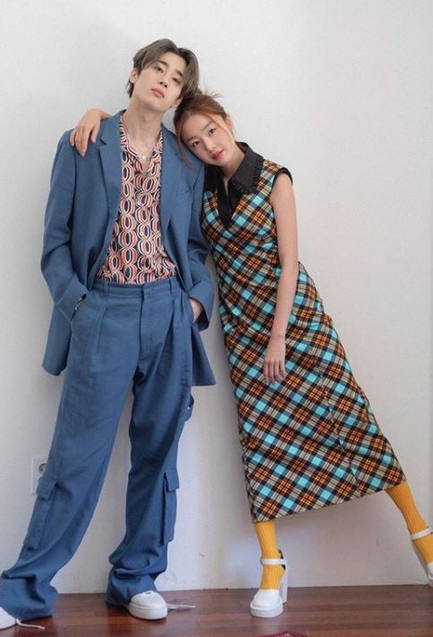 Group Secret actor Han Sun-hwa has Cheered his brother Han seung-woos Enlisted.Han Sun-hwa posted several photos on his SNS account on the 29th.In the open photo, Han Sun-hwa stares at the camera, standing alongside Han seung-woo, who posed affectionately and boasted a thick fraternity.Han Sun-hwa said, Its the youngest, go well.Earlier, Han seung-woo was Enlisted for military service on the 28th.He joins the Army Training Center and receives basic military training, then is deployed to the Army Military Band and begins military service.Han Seung-woo said, In order to fulfill the duty of defense, I have kept many memories with my fans and Enlisted.I will be faithful to the training until the day I meet with the fans again and I will come back to my mature appearance. Meanwhile, Han Sun-hwa recently appeared in the JTBC drama Undercover.