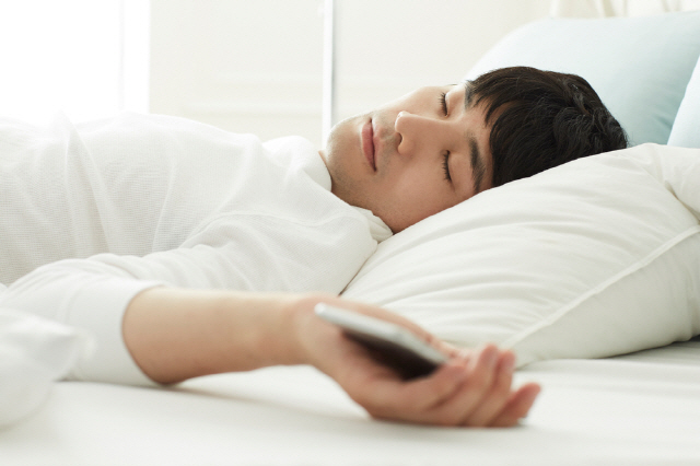 건강한 사람은 잠들기까지 평균 16~20분 걸린다./클립아트코리아