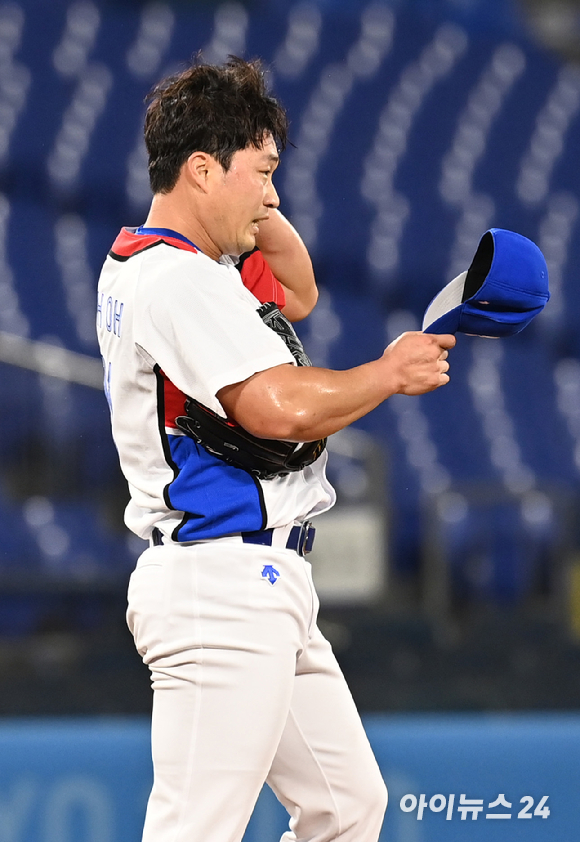 2020 도쿄올림픽 야구 B조 조별리그 대한민국 대 이스라엘 경기가 29일 일본 요코하마 스타디움에서 펼쳐졌다. 한국 오승환이 9회초 무사 이스라엘 라반웨이에게 동점 솔로홈런을 허용한 후 아쉬워하고 있다.