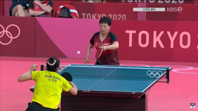 지난 25일 일본 도쿄 메트로폴리탄 체육관에서 열린 한국 여자 탁구 국가대표 신유빈과 룩셈부르크 대표 니시아리안의 경기, KBS 중계진들은 니시아리안을 두고 “여우처럼 경기하고 있다”고 빗댔다. KBS 캡처