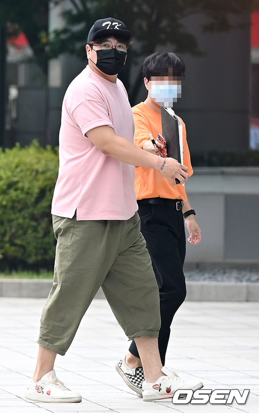 On the afternoon of the 29th, a Radio Dooshi Escape Cult show was held at SBS in Mok-dong, Seoul.Former baseball player Kim Tae-kyun is on his way to work. 2021.07.29