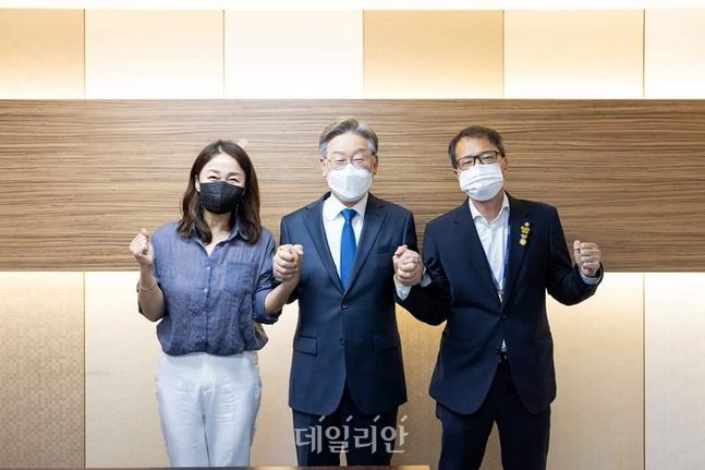(왼쪽부터) 더불어민주당 이재정 의원, 이재명 경기도지사, 박주민 의원 ⓒ이재명 경기도지사 페이스북