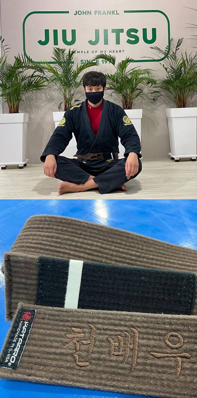 Actor Chun Jung-myung fell in love with Jujitsu during BladyChun Jung-myung left his Instagram on 29th, Jujitsu upgraded; its getting closer to the black belt.The photo, which was released along with this, shows Chun Jung-myung in a uniform, boasting a built-in body with exercise at a glance.The open shoulders and solid body attract the attention of the netizens.He appears to have fallen in love with the Japanese high-class martial arts Jujitsu, who seems to have posted the post to express his joy after passing the promotion examination.He is also wearing a mask, but while he is still in the spotlight, visuals are also a part of his attention. He was born in 1980 and 42 years old in Korea.Above all, I am glad to see the recent situation for a long time.Chun Jung-myung, who made his debut with Drama School 2 in 1999, has continued his work activities such as Live straight, Fashion 70s, Goodbye Solo, What are you doing in foxes, Cinderella sister, Pairy, Reset, Heart to HeartDrama is the last to have a Surrence Watch in 2018, and the film is 2019s Faceless Boss is the latest.He has been in Blady for about two years and has been responding to the recent situation for a long time.