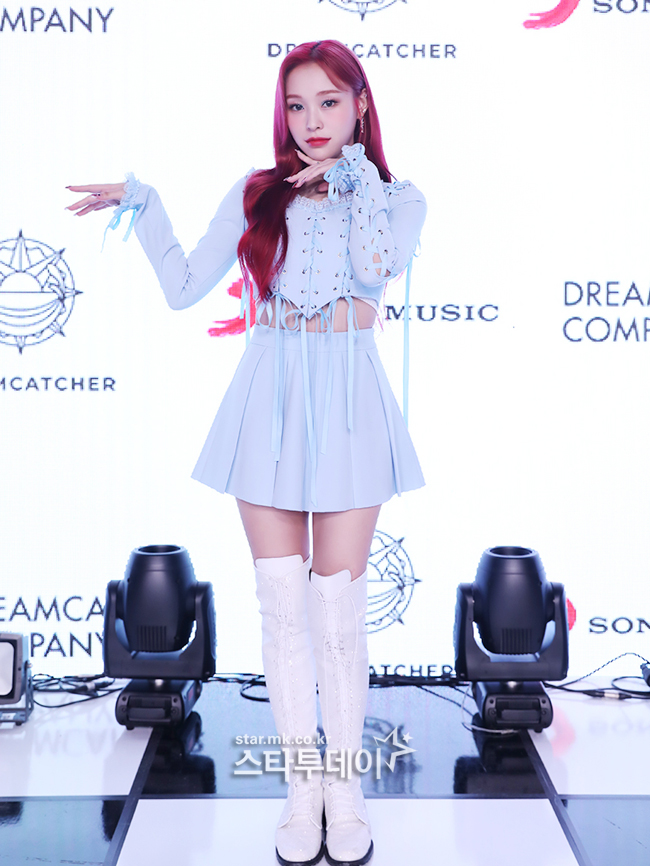 On the afternoon of the 30th, Online showcase members JiU, Sua, Demonstration, Handong, Yoo Hyun, Dami and Gahyeon of the group Dreamcatcher attended and showed a colorful stage.The event was conducted on-line with the influence of Corona 19.