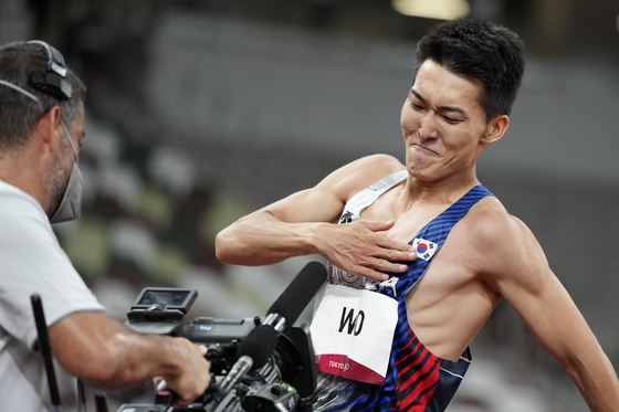 Woo Sang-Hyeok gestures to a television camera during the men's high jump final at the 2020 Summer Olympics on Sunday in Tokyo. [AP/ YONHAp]