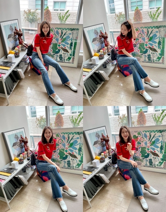 On the 1st, OH MY GIRL JiHos Instagram posted a number of photos of him.In the photo, JiHo is taking various poses.Completing the Taegeuk fashion with a red top and jeans, his extraordinary beauty shot the heart of the official fan club Miracle.On the other hand, OH MY GIRLs new song DUN DANCE, which he belongs to, not only won the top of the major music charts in Korea immediately after its release, but also surpassed 10 million views in 32 hours after the release of music broadcasts and music videos.In addition, it has also ranked # 1 on the Hanter Weekly music chart and the Gaon Digital Comprehensive Chart, showing strong power of sound source down the top-class girl group with Melon Hits24 charts along with Nonstop and Dolphin, which were released last year.Photo = OH MY GIRL JiHo Instagram