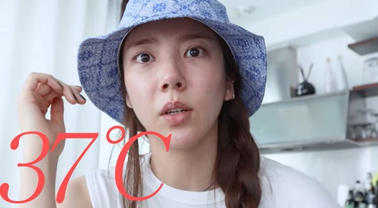 On July 31, Son Dam-bis YouTube channel Dambison posted a video titled Night Routine. (feat. The day before the production presentation of My sister shoots!In the video, Son Dam-bi said: Today the weather is over 37 degrees, its so hot.My house is high and Tongchang, but the real hot level seems to have come to a little real Southwest Asia. I am going to show you how I care and manage today, but I do not have a chance to show you how I spend the night alone without staff.Son Dam-bi, who said he had seen the market in front of the house, took out corn, bell tomatoes, cherry and baked squid, and said, I should drink my beloved pumpkin porridge.It is essential to remove the swelling, he said.I came home with a pilates enthusiastically, said Son Dam-bi, who said, I saw the market again. I eat ionic drinks the day after drinking.I drink Coca-Cola, but I drink it with Diet Coca-Cola. He introduced items purchased from Buchatsal, Sweet Cone, Ion Beverages and Coca-Cola.Son Dam-bi, who was preparing for half-bathing, said, I am getting water to bathe, but the moisture is full. It is too hot.I came from a half-bath, but I did not do 10 Minutes, it was too hot and sweaty, so I worked hard and lay on the bed.I think I should shower now, wash my face and pack. Son Dam-bi, who has since meticulously cleaned the cleansing process from cleansing to pack, said, I have muscles in my face. He also gave me generous skin care tips to massage my face.Photo = Son Dam-bi YouTube broadcast screen