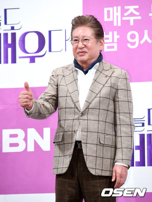 Actor Kim Yong-gun has decided to take responsibility for the legal battle over the prenuptial pregnancy of the 39-year-old couple.Kim Yong-gun announced his official position on the 2nd through Ariyul, a legal representative, and decided to take responsibility for the mother and child after the legal dispute.Earlier in the day news emerged that Kim Yong-gun had been involved in a legal battle over allegedly forcing Couple to have an abortion.The two first met at a drama end party in the past and developed into a couple, and they gathered topics because they were 39 years old.Kim Yong-gun said, I am deeply saddened by my mother and child who are in a legal dispute with me in an unexpected state, but have been hurt by my heart.In particular, he said, In early April 2021, I heard from the other party that it was four weeks pregnant. He said, I was ahead of surprise and worry rather than joy because I did not promise or plan for the future.Kim Yong-gun also said, I can not have a child by appealing to the other party only to the situation I am in.But the other party emphasized the importance of life, and on May 21, 2021, he blocked my contact with his lawyer, he said. I explained the background of the legal battle about premarital pregnancy.I was a little late, but I realized that the child was more precious than face, informed Sons of the pregnancy, and unlike worry, Sons welcomed the new life as a blessing.I received the support of Sons and from May 23, 2021 until recently, I told the other party and the other party lawyer that I will do my best to take care of the smooth child birth and child care. Finally, Kim Yong-gun said, Now, I am deeply aware that the health of the new child is the most important thing than the other persons smooth child birth, health recovery, and the health of the new child. I will do my best for the recovery of the wound, healthy child birth and nurturing.If there is something that is against the law, it will be taken if there is something to be responsible for. Two sons of Kim Yong-gun, actor Ha Jung-woo and his agency, Workhouse Company Cha Hyeon-woo, are also widely known; Kim Yong-guns prenuptial pregnancy scandal was surrounded and attention was also drawn to Ha Jung-woo and Cha Hyeon-woo.In a telephone conversation with Cha Hyeon-woo, CEO of the company said, I have nothing to say about the premarital pregnancy of my father and a woman.I know its going through a legal representative and I know its gone to an official position. I want to comment on the issue. Im sorry. Kim Yong-gun.First of all, I am sorry to have caused the sudden news of the defendant.I also feel sorry for my mother and child who are in a legal dispute with me in an unexpected state, but have been hurt by my heart.I have not expected this to lead to a legal dispute called complaint because I have told my opponent several times that I will support and take responsibility for Child Birth.I am deeply moved to think that my wrong behavior has caused me to be blessed, and that the child to be born will know the fact of the defendant.Ive known him a long time ago.After my children became independent, I stopped by the house, which became an empty nest, sometimes in a bright way, and when I was alone, I always took care of me and I was grateful to this friend.Even though I did not get in touch with each other every day or look at my face, I was glad every time I met and I had a good relationship with each other.In early April 2021, I heard from the other party that I was four weeks pregnant, and I was ahead of surprise and worry rather than joy because I was not in a situation where I promised or planned to have a future.All at once, my age and parenting skills, my vision of Sons, my social gaze, and so on.I could not discuss this situation with anyone at the time, and I told the other person that I could not have a child by appealing only to the situation I was in.I begged, complained, and angry, but the other person emphasized the importance of life and blocked my contact on May 21, 2021, saying that I should only talk to my lawyer.It was a little late, but I realized that the child was more precious than face, informed Sons of the pregnancy, and unlike worry, Sons welcomed the new life as a blessing.I received the support of Sons and from May 23, 2021 until recently, I told my opponent and my lawyer that I will take responsibility for smooth child birth and child care.Now, I am deeply aware that the smooth child birth, health recovery, and the health of the new child are the most important things.But I think the other persons heart was hurt more than I thought. I feel sorry that my apology and sincerity have not been conveyed.I will do my best to recover the other persons wounds, to raise a healthy Child Birth, and if there is any law that is against the law, I will lose if I have to be responsible.I will be subject to any such scolding, but I would like to ask you to refrain from provocative reports or comments for the pregnant mother and the child to be born.I will repeat the situation as soon as it is settled.Im sorry and thank you.DB.