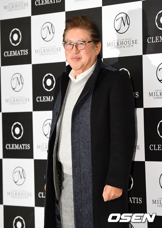 Actor Kim Yong-gun has decided to take responsibility for the legal battle over the prenuptial pregnancy of the 39-year-old couple.Kim Yong-gun announced his official position on the 2nd through Ariyul, a legal representative, and decided to take responsibility for the mother and child after the legal dispute.Earlier in the day news emerged that Kim Yong-gun had been involved in a legal battle over allegedly forcing Couple to have an abortion.The two first met at a drama end party in the past and developed into a couple, and they gathered topics because they were 39 years old.Kim Yong-gun said, I am deeply saddened by my mother and child who are in a legal dispute with me in an unexpected state, but have been hurt by my heart.In particular, he said, In early April 2021, I heard from the other party that it was four weeks pregnant. He said, I was ahead of surprise and worry rather than joy because I did not promise or plan for the future.Kim Yong-gun also said, I can not have a child by appealing to the other party only to the situation I am in.But the other party emphasized the importance of life, and on May 21, 2021, he blocked my contact with his lawyer, he said. I explained the background of the legal battle about premarital pregnancy.I was a little late, but I realized that the child was more precious than face, informed Sons of the pregnancy, and unlike worry, Sons welcomed the new life as a blessing.I received the support of Sons and from May 23, 2021 until recently, I told the other party and the other party lawyer that I will do my best to take care of the smooth child birth and child care. Finally, Kim Yong-gun said, Now, I am deeply aware that the health of the new child is the most important thing than the other persons smooth child birth, health recovery, and the health of the new child. I will do my best for the recovery of the wound, healthy child birth and nurturing.If there is something that is against the law, it will be taken if there is something to be responsible for. Two sons of Kim Yong-gun, actor Ha Jung-woo and his agency, Workhouse Company Cha Hyeon-woo, are also widely known; Kim Yong-guns prenuptial pregnancy scandal was surrounded and attention was also drawn to Ha Jung-woo and Cha Hyeon-woo.In a telephone conversation with Cha Hyeon-woo, CEO of the company said, I have nothing to say about the premarital pregnancy of my father and a woman.I know its going through a legal representative and I know its gone to an official position. I want to comment on the issue. Im sorry. Kim Yong-gun.First of all, I am sorry to have caused the sudden news of the defendant.I also feel sorry for my mother and child who are in a legal dispute with me in an unexpected state, but have been hurt by my heart.I have not expected this to lead to a legal dispute called complaint because I have told my opponent several times that I will support and take responsibility for Child Birth.I am deeply moved to think that my wrong behavior has caused me to be blessed, and that the child to be born will know the fact of the defendant.Ive known him a long time ago.After my children became independent, I stopped by the house, which became an empty nest, sometimes in a bright way, and when I was alone, I always took care of me and I was grateful to this friend.Even though I did not get in touch with each other every day or look at my face, I was glad every time I met and I had a good relationship with each other.In early April 2021, I heard from the other party that I was four weeks pregnant, and I was ahead of surprise and worry rather than joy because I was not in a situation where I promised or planned to have a future.All at once, my age and parenting skills, my vision of Sons, my social gaze, and so on.I could not discuss this situation with anyone at the time, and I told the other person that I could not have a child by appealing only to the situation I was in.I begged, complained, and angry, but the other person emphasized the importance of life and blocked my contact on May 21, 2021, saying that I should only talk to my lawyer.It was a little late, but I realized that the child was more precious than face, informed Sons of the pregnancy, and unlike worry, Sons welcomed the new life as a blessing.I received the support of Sons and from May 23, 2021 until recently, I told my opponent and my lawyer that I will take responsibility for smooth child birth and child care.Now, I am deeply aware that the smooth child birth, health recovery, and the health of the new child are the most important things.But I think the other persons heart was hurt more than I thought. I feel sorry that my apology and sincerity have not been conveyed.I will do my best to recover the other persons wounds, to raise a healthy Child Birth, and if there is any law that is against the law, I will lose if I have to be responsible.I will be subject to any such scolding, but I would like to ask you to refrain from provocative reports or comments for the pregnant mother and the child to be born.I will repeat the situation as soon as it is settled.Im sorry and thank you.DB.