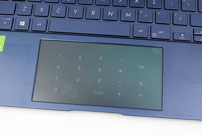 스크린패드에서 이용하는 계산기(에이수스 젠북 UX434)