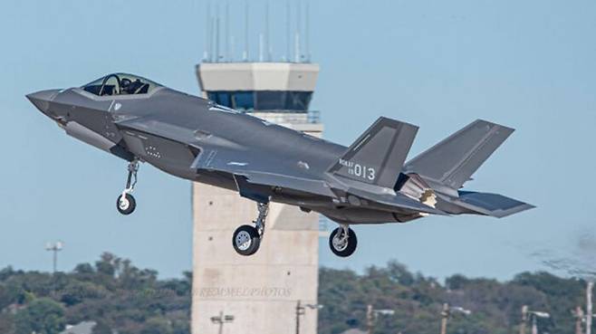 우리 공군 최고의 스텔스 전투기인 F-35A
