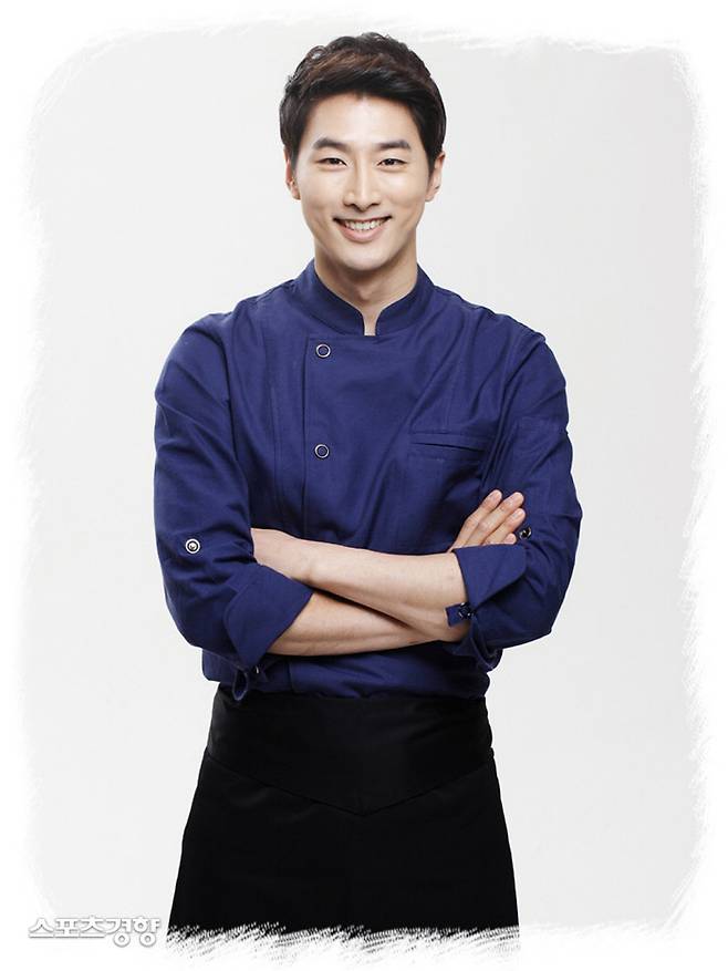 ‘하트시그널’에 출연해 ‘경리단길 요섹남’ 등으로 유명세를 탔던 윤현찬 셰프가 유튜버로 나선다.