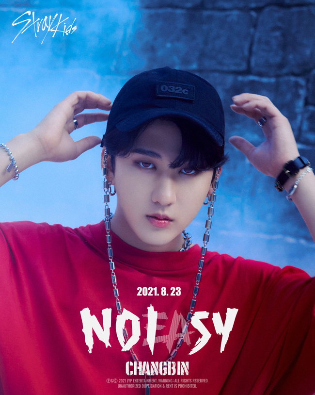 Stray Kids showed the concept good restaurant group aspect.JYP Entertainment opened a new album of four new albums, Individual Teaser, on the official SNS channel of Stray Kids on August 4.Bang Chan, Changbin stared at the camera with intense eyes and overwhelmed the atmosphere, while Reno and Hyunjin boasted a sculptured visual and caught the eye.In particular, the four members have improved the fun of seeing the short crop top T-shirt, hair band, harness, and unique styling and bold color makeup.Expectations are also focused on the new visual concept of Stray Kids, which showed unique charm with costumes that reinterpret traditional costumes such as trendy costumes, coatings, and prostates in the repackaged album and previous work IN Life released in September 2020.Stray Kids proved the aspect of the next generation K-pop representative group by winning the final number one with his outstanding writing, composition, and arrangement skills as well as his ingenious ideas and unique performances in Mnet Kingdom: Legendary War (hereinafter referred to as Kingdom), which ended in June this year.K-pop fans around the world are keenly interested in their first release album NOEASY since winning Kingdom.The Teaser video Stray Kids <NOEASY> UNVEIL: TRACK CHEESE (Stlay Kids Unvale: Tracks Cheese), which was posted on the official SNS channel at 0:00 on the 3rd, was a special energy for eight members to enjoy their freedom and exceeded 1 million YouTube views in 12 hours.The new song CHEESE is an intro track that guides listeners to the area of ​​Stray Kids, and has an intense rock sound.Three members of the teams production group, 3RACHA, Bang Chan, Changbin, and one member participated in the writing and composition, making full use of the groups unique charm.