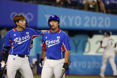 한국 야구대표팀의 이정후(왼쪽)와 강백호. 요코하마=김지훈 기자