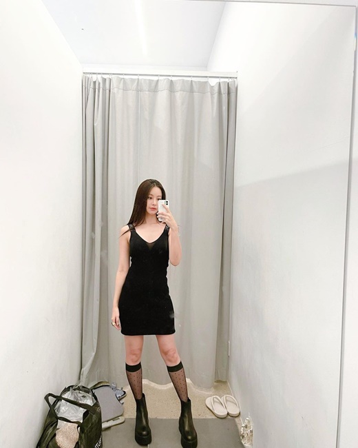 Actor Oh Yeon-seo boasted an extraordinary fashion digestion.Oh Yeon-seo posted several photos on his Instagram on the 4th without any comment.Its a mirror selfie from Oh Yeon-seo, seemingly taken in the fitting room, with long straight hair hanging down to Waist and a chic look.Even if you stay still, the extraordinary aura is spouting out.The stylish styling also attracts attention: wearing a deep black sleeveless dress, he completed a trendy look with a dot pattern of nissacks and Chelsea boots.It is a simple all-black fashion, but it adds fun to styling by different materials of each item. Especially Oh Yeon-seo, who robbed her eyes with her goddess beauty and slender body.The netizens who watched this responded such as Great Obligation and All Black is so beautiful!!On the other hand, Oh Yeon-seo recently appeared on the Kakao TV web drama The Crazy X of this area.