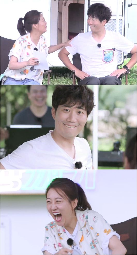 Jang Yun-jeong - Do Kyoung-wan apologizes to Na Hoon-a, a vulcanized woman, for her husband and wife, raising questions about the background.LG Hello Visions original new entertainment Jang Yun-jeongs Coating Breaking (directed by Ryu Bok-yeol/produced LG Hello Vision) is a couple of Jang Yun-yong-Do Kyong-wan who visited Skills, a hidden song from all over the country, in a camping car with Kwak Ji-eun, a trot-suppendant of Jang Yun-jeong Camping variety offering tong lessons.Among them, the second story in the Chungnam budget will be held in the second episode of Jang Yun-jeongs Coating, which will be broadcast at 5 pm and 9 pm on August 5.In the recent recording, the painting family attracted attention by encountering with the Skills Campingmate recognized by the music emperor Na Hoon-a.He is a 10-year trot singer Hong Si who remade Na Hoon-as Hong Si.In fact, Hong Si said that he had met Na Hoon-a and received permission to remake himself. As far as I know, it is not really easy to get permission to remake Na Hoon-a.I think you really looked good. He expressed surprise and raised his curiosity about Hongshis ability.On the other hand, Do Kyoung-wan embarrassed Jang Yun-jeong with sudden action.Do Kyoung-wan followed Na Hoon-as trademark Lip bite with a hearty repercussions, making everyone around him thin.For a while, Jang Yun-jeong said, I think Na Hoon-a will hate it. He apologized to Do Kyoung-wan, and said that he made the scene into a laughing sea by tightening his head with his wife and wife.Expectations are high for the second episode of Jang Yun-jeongs Coating Break, which will feature a pleasant music camping, which is united as Vulcano Na Hoon-a.Meanwhile, the second episode of the full-scale painting and couples project titled Jang Yun-jeongs Coating Breaking, which is planned by Jang Yun-jeong and is hosted by Do Kyoung-wan and is a director manager, will be broadcast at 5 p.m. and 9 p.m. on LG Hello Vision Channel 25 on the 5th.LG HelloVision