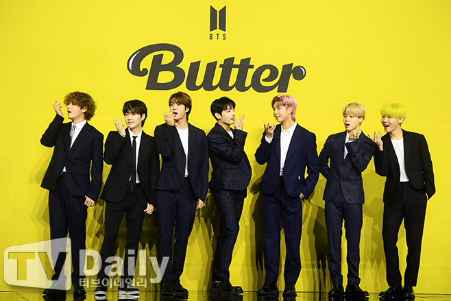 Group BTS (RM Jean Sugar Jay Hop Jimin V political power) is surprising the music industry around the world with its unrivaled unique moves.On Thursday, news broke that BTS reached the ninth top of the U.S. music media Billboard main single chart with its digital single Butter.He has been ranked #1 for seven consecutive weeks until July 17 after entering #1 on June 5, and then handed over to another new song Permission to Dance on the chart on July 24, then regained the top and then achieved the record for two consecutive weeks.As a result, Butter won the title of Hot 100s top song of the year.Adding all the songs, BTS has been ranked # 1 in the Hot 100 15 times so far.It was released in August last year, three times as Dynamite, one with a remix version of Savage Love, one with Life Goes On, and the sea with nine Butter and one Permission to Dance.It is amazing that it has been ranked # 1 in Hot 100 15 times in five songs in about 11 months.Not only that, but Butter is also strong on other charts besides the Hot 100 chart.In the new chart Song of the Summer, which compiles the number of streaming, radio broadcasts, and sound source sales, it ranked first for 7 consecutive weeks. In the Digital Song Sales chart, it reached the ninth highest level of the career, just like Hot 100.In addition, BTS has ranked 19th overall in the latest chart of The Artist 100, which measures the influence and awareness of The Artist by comprehensively quantifying sound source and record sales, streaming, radio broadcasting scores, and social media activities, and has renewed its record of the highest number of duos/groups ever.BTS is also taking an unrivaled and unrivaled step in Japan.Japan Oricon Weekly Streaming Chart Butter and Permission to Dance are in the top spot and are in a fierce battle.According to the latest chart released by Oricon on April 4, BTS new song Permission to Dance won the weekly streaming ranking with 13.16 million 9106 weekly playbacks.It has been number one for three consecutive weeks since the July 26 chart, and the cumulative number of plays is 59.86966,161.Butter followed suit, ranking second in the Weekly Streaming Rankings: weekly playback was 11.45 million 7447 times, and cumulative playback was 167.616 million 5464 times.As a result, BTS monopolized the first and second places in the weekly streaming rankings for four consecutive weeks from July 19 to the latest charts.On July 19, Butter ranked first, Permission to Dance ranked second, and Permission to Dance ranked first and Butter ranked second for the third consecutive week.In particular, in the Weekly Streaming Ranking on July 26 and August 2, BTS swept the top 3 charts for the second consecutive week as Dynamite released in August last year reached third place.In addition, Permission to Dance also ranked first in Japans famous radio J-WAVE TOKIO HOT 100 for two consecutive weeks, making Japan feel hot popularity.As such, BTS is taking the overwhelming first place, ranking all new songs at the top. It is more important to see how far the record will continue.