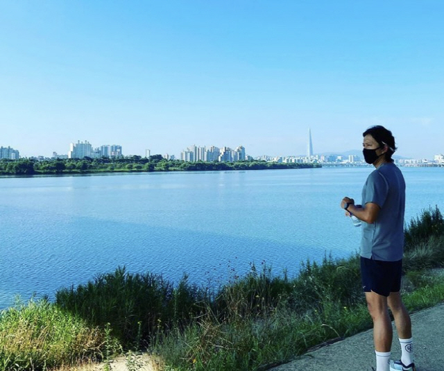 Actor Jin Tae-hyun has revealed his unwavering affection for wife Park Si-eun.Jin Tae-hyun wrote on Instagram on Friday: My wife and 6km Aerobic exercise.No river as wonderful as Han River has posted a picture with the article #Running #Running #Lupstargram.The photo shows Jin Tae-hyun on a morning run with his wife Park Si-eun.Jin Tae-hyun, who is running a refreshing run under a cloudless blue sky, attracted attention with a happier look than anyone else.Meanwhile, Park Si-eun marriaged actor Jin Tae-hyun in 2015; the couple later adopted their daughter in 2019, becoming an example of many.