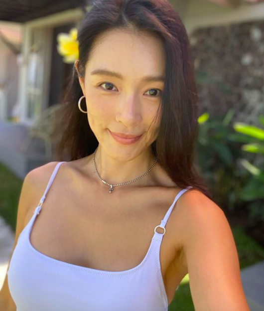 Girl group After School Kahi showed off her health beauty with a so-called shot shot.Kahi replaced the comment with an emoticon, posting a picture on her Instagram page on Friday afternoon.On the day of the photo, she is wearing a white saw, and Kahi, who adds glamor with accessories such as earrings and necklaces, is shown.A small happiness is conveyed in the expression of staring at the camera with a smile on the whole face.Kahi is married to a three-year-old general, and has two sons.He now lives in Bali with his family.kahi SNS