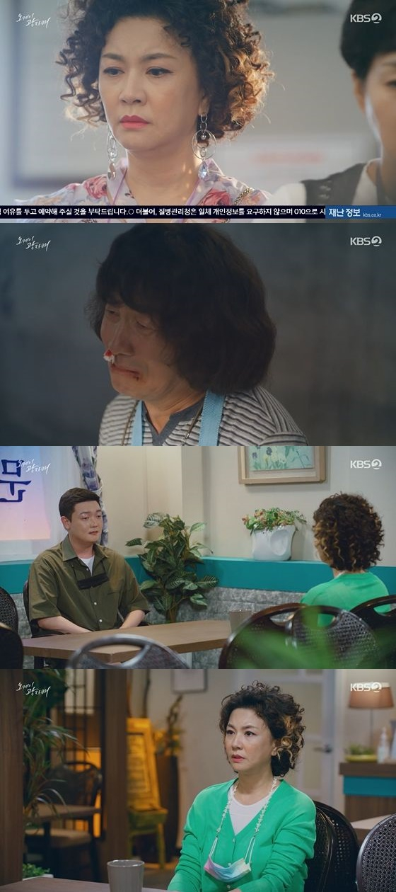 In the KBS 2TV weekend drama Okei Photon, which was broadcast on the afternoon of the 7th, a scene was drawn in which Otangza (Kim Hye-Seon) decided to send her daughter to Kim Min-ho.On this day, Otanga found out that the son of a rice cake house who raped her in the past was Gubaekwon (Cha Kwang-soo). Otanga said, Was it the man who was playing and laughing like him all the time?Gu Baek-won knelt down, saying, I was wrong, Id rather kill you.Otanga said, I want to finish this place, but I have a child. I do not have blood in my hands.However, the detective said, It was 41 years ago, and the statute of limitations has passed. At this point, Otanga fell down and was saddened.Tupi Dad was paid for the debt of 10 million won for Otanga, and he gave a lunch box to give a lunch box with consideration of Otanga who does not have a taste.Eventually, Otanga said she would meet Byun Gong-chae and send him a loot.Heo Pung-jin, who spent the night drinking, went to the dandelion. Heo Pung-jin said, Im sorry. I thought it was for you to cut it off.Ill change what your parents will like. Your name is a bluff, but Ive never bluffed. Ill try to die.Meanwhile, Lee gwang-nam (Hong Eun-hee) felt alienated by Bae Byung-ho (Choi Dae-cheol), who takes the beetle and the jinpung year (Lee Sang-sook) more than himself.Lee gwang-nam told his brother Lee Kwang-sik (Jeon Hye-bin) Im not happy at all, I chose because I like it, and now I feel that I am not in the fourth place in the rankings but ninth in the eighth place.Lee Kwang-sik told Bae, My sister is endured because she loves her brother. She started to take medicine again.I am sorry that I did not know that I was going to the crypt, but I did not know that I was going to the crypt, said Lee.On the other hand, in the last scene of the broadcast, the scene of Lee Kwang-taes false pregnancy was drawn, saying, This is a fraud.
