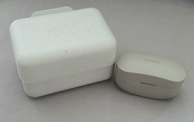 소니 WF-1000XM4는 대나무, 사탕수수, 재활용된 종이를 활용해 친환경 포장을 사용했다. (사진=지디넷코리아)