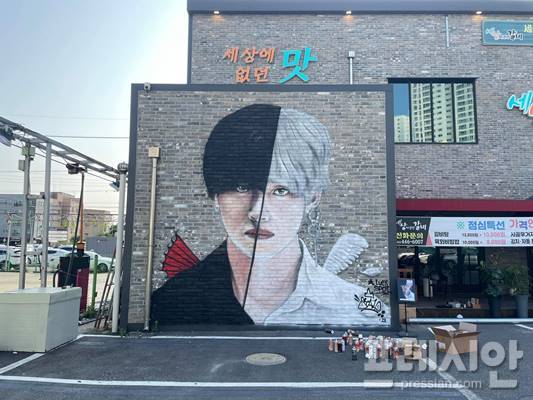 ▲조촌로 163에 그려진 V 디지니의 크루엘라를 연상시키는 뷔의 모습 ⓒ프레시안