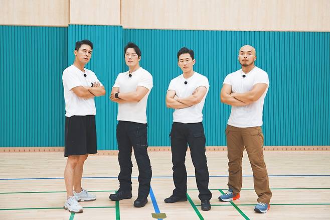 Mulberry monkey school: Life school TOP5 Lim Young-woong - Young Tak - Lee Chan-won - Jang Min-Ho - Kim Hee-jae will perform Top Model, Flame War on content production PD.In the 61st episode of TV CHOSUN Mulberry Monkey School: Life School, which airs at 10 p.m. on the 11th (today), the Suppong TV Special will be broadcast, which TOP5 should do from planning to direct appearance.Above all, this special feature of Suppong TV presents the pleasure of nuclear bombs, which will blow away the heat of summer and the heat of summer, including the creators of Top-trend of Top-trend.First, Lee Chan-won, the official Mulberry monkey school, has joined hands with Creator Soo Icewater, the master of large marine product dismantling show.In particular, Lee Chan-won was surprised to see a secret guest with a watering water.The surprise guest who surprised Lee Chan-won is curious about what it will be.Jang Min-Ho met with three members of the steel crew, Choi Young-jae, Lee Jin-bong and Hwang Chung-won, which were the topics of Changan, and exploded the low-world tension.In particular, the three people boasted a masculine beauty reminiscent of a guerrilla training or counter-terrorism rescue operation, but they met Jang Min-Ho and received a test of the power.The contents of the steel unit members and the carnivorous deer Jang Min-Ho are concentrating everyones attention.Young Tak met dancer Jay Black - Marie and made a top-level transformation to the 2PM My House cover dance.With Young Tak on the sexy dance master of My House in just two hours, expectations for the joint stage of Young Tak and Jay Black - Maries imagination are soaring.Lim Young-woong, who played the role of Prince of Messina in opening the Woong Lee-pyo socker classroom, which dominated the wide field as a soccer ball, and got a bonus with double fun with the big performance of Division Fairy Jung Dong-won, who is responsible for securing the amount.Here, as the Distribution War, a highlight of the long-awaited Suppong TV, is unfolding in earnest, attention is focused on the breathtaking chase of TOP5 to use the trailer first.Top5 and Jung Dong-won have been working hard to bring big fun to the heat, the production team said. We want to expect a broadcast with a super Moonlighting ensemble that can not be seen anywhere between the trotmen and the super Moonlighting guests.Meanwhile, Mulberry Monkey School: Life School airs on Wednesday night at 10 p.m.iMBC  Photos Offer = TV CHOSUN