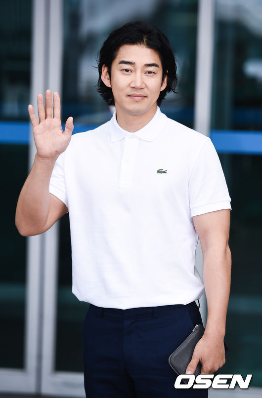 Actor Yoon Kye-sang from the group god directly reported the marriage news and feelings.Yoon Kye-sang said in his fan cafe on the morning of the 11th, I was vaguely going to write this one day, but at that moment I am very embarrassed and nervous. I am married.I want to write this news first to you who have been together for a long time. He said, The person who will be my wife is a person who makes the surroundings warm with good character. He expressed affection and said, When my body and mind are exhausted, I protect me and heal me with love.Hes a really good person, and Ive been convinced that he wants to be with me for the rest of his life. He had confessed earlier that he had been battling a cerebral aneurysm.Wedding ceremony said it is regrettable that there are many difficult parts in the city of Covid, but it is planned to omit it immediately and report marriage within this month.In addition, he said, There are some things that are a little worried with the mind.As I mentioned last time, I have been living in a special job called Celebrity for a long time, but I am worried that my wife will be too burdened to be exposed to a sudden over-interest in non-Celebrity Yi Gi.We will depend on each other as a couple and look after each other, but I would be very grateful if you would be able to take care of the things that have been done in your own place and to be recognized and respected separately. On the other hand, Yoon Kye-sangs agency Just Entertainment said, Yoon Kye-sang actor marries his loved one.I met a prospective bride, a 5-year-old businessman, with the introduction of an acquaintance, and the relationship based on marriage began at the end of last year.Recently, both parents agreed to sign a marriage with their parents, but it is difficult to proceed with Wedding ceremony in the near future due to the aftermath of Covid19.Hello, lovers. Yoon Kye-sang.Im tired of the heat and the Covid, and Im taking pictures of myself carefully and hard on the spot, but its not easy.But the support you give me is so powerful. Its a really big impression!The reason I write this letter is because I want to be important to you first.I vaguely thought that someday I would come to write this article, but the moment comes and it is very embarrassing and nervous.Im getting married. I wanted to write this news to you who have been together for a long time first.My wife is a good person who makes me warm around me. When my body and mind were exhausted, she protected me and healed me with love.And I was sure that I would like to be with him for the rest of my life.Wedding ceremony is a Covid city, which is a lot of difficult parts, but I am going to omit it right now and report my marriage within this month.As it is a special day when the second act of a new life begins, I am worried that I can do something meaningful. I decided to share my mind with a small but meaningful place.And there is a part that is a little worried with the heart.As I said last time, I have been living in a special job called Celebrity for a long time, but I am worried that my wife will be too burdened to be exposed to a sudden over-interest in non-Celebrity Yi Gi.We will depend on each other as a couple and look after each other, but I would be very grateful if you would be able to take care of the things you have done in your place and to be recognized and respected separately.I still have so many immature parts that I have met a really precious person and made a good kite. I will live harder every day as much as the days to live are more precious than the past.Watch and cheer for me. Love and thank you for your lovers!DB