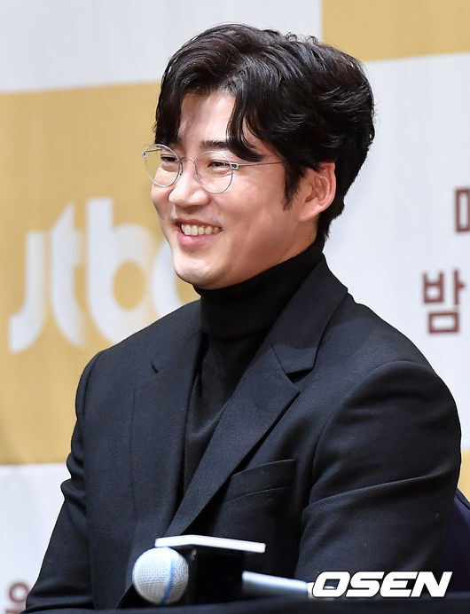 Actor Yoon Kye-sang from the group god directly reported the marriage news and feelings.Yoon Kye-sang said in his fan cafe on the morning of the 11th, I was vaguely going to write this one day, but at that moment I am very embarrassed and nervous. I am married.I want to write this news first to you who have been together for a long time. He said, The person who will be my wife is a person who makes the surroundings warm with good character. He expressed affection and said, When my body and mind are exhausted, I protect me and heal me with love.Hes a really good person, and Ive been convinced that he wants to be with me for the rest of his life. He had confessed earlier that he had been battling a cerebral aneurysm.Wedding ceremony said it is regrettable that there are many difficult parts in the city of Covid, but it is planned to omit it immediately and report marriage within this month.In addition, he said, There are some things that are a little worried with the mind.As I mentioned last time, I have been living in a special job called Celebrity for a long time, but I am worried that my wife will be too burdened to be exposed to a sudden over-interest in non-Celebrity Yi Gi.We will depend on each other as a couple and look after each other, but I would be very grateful if you would be able to take care of the things that have been done in your own place and to be recognized and respected separately. On the other hand, Yoon Kye-sangs agency Just Entertainment said, Yoon Kye-sang actor marries his loved one.I met a prospective bride, a 5-year-old businessman, with the introduction of an acquaintance, and the relationship based on marriage began at the end of last year.Recently, both parents agreed to sign a marriage with their parents, but it is difficult to proceed with Wedding ceremony in the near future due to the aftermath of Covid19.Hello, lovers. Yoon Kye-sang.Im tired of the heat and the Covid, and Im taking pictures of myself carefully and hard on the spot, but its not easy.But the support you give me is so powerful. Its a really big impression!The reason I write this letter is because I want to be important to you first.I vaguely thought that someday I would come to write this article, but the moment comes and it is very embarrassing and nervous.Im getting married. I wanted to write this news to you who have been together for a long time first.My wife is a good person who makes me warm around me. When my body and mind were exhausted, she protected me and healed me with love.And I was sure that I would like to be with him for the rest of my life.Wedding ceremony is a Covid city, which is a lot of difficult parts, but I am going to omit it right now and report my marriage within this month.As it is a special day when the second act of a new life begins, I am worried that I can do something meaningful. I decided to share my mind with a small but meaningful place.And there is a part that is a little worried with the heart.As I said last time, I have been living in a special job called Celebrity for a long time, but I am worried that my wife will be too burdened to be exposed to a sudden over-interest in non-Celebrity Yi Gi.We will depend on each other as a couple and look after each other, but I would be very grateful if you would be able to take care of the things you have done in your place and to be recognized and respected separately.I still have so many immature parts that I have met a really precious person and made a good kite. I will live harder every day as much as the days to live are more precious than the past.Watch and cheer for me. Love and thank you for your lovers!DB
