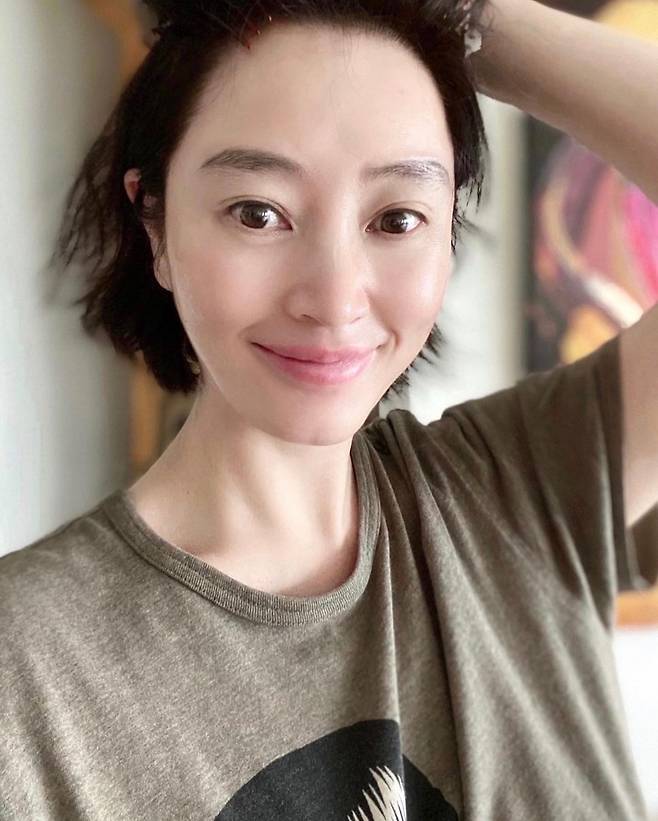 Rado believes Honey Skins...Ryu Seung-ryong AahhhhhhhhhhhhhhhhhhhhhhhhhhhhhhhhhhhhhhhhhhhhhhhhhhhhhhhhhKim Hye-soo posted a picture on her Instagram on Wednesday.In the photo, Kim Hye-soo is taking a selfie in a natural dress.especially twotiesEven if it is believed, Honey Skins is surprising to the viewer.Actor Ryu Seung-ryong, a fellow of the same age, caught the eye by adding a aah and a heart emoji to Kim Hye-soos photo.Meanwhile, Kim Hye-soo performed a hot show in last years film The Day I Die (director Park Ji-wan).Photo: Kim Hye-soo Instagram