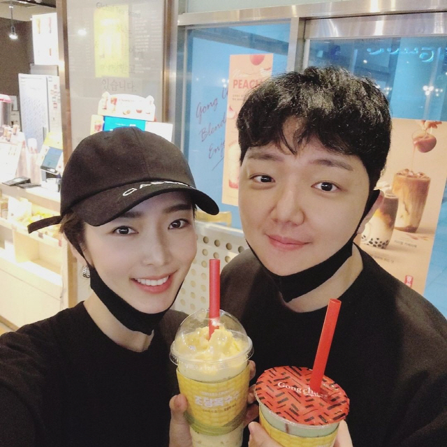 Singer and actor Bae Seul-Ki has unveiled a happy Vacation that he enjoyed with Husband.Bae Seul-Ki wrote on his Instagram account on the 13th, Vaccation for a long time.Shimseobang bought my favorite neck and pork belly, and bought corn slurry per second and consomé flavor popcorn jumbo size that I wanted to eat.I am so excited that I am unidentified dancing is coming out ~ and posted a picture with the article.Bae Seul-Ki in the public photo is having a good time eating Husband Shim Sang-seop and various foods in response to Vacation.Bae Seul-Ki went home and enjoyed a beer party, adding, #Exercise Malchan Dorumuk #OMG.Meanwhile, Bae Seul-Ki married a young YouTuber, Shim Sang-seop, in November last year, and is newly married.