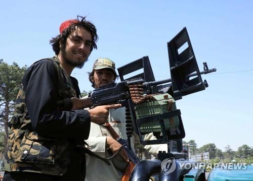 아프가니스탄 서부 헤라트에서 순찰 중인 탈레반 [로이터=연합뉴스]