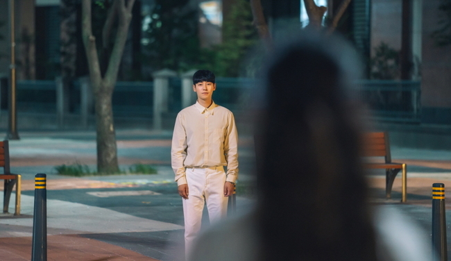 You are my Spring Seo Hyun-jin and Kim Dong-wook have been released with two shots beyond Crosswalk, facing each other far away from the four-lane road.TVNs monthly drama You Are My Spring (playplay by Lee Mi-na/directed by Jung Ji-hyun/produced by Hwa-Andam Pictures) tells the story of those who live under the name of Adults with their seven years of age in Chest living in the building where the murder occurred.Seo Hyun-jin and Kim Dong-wook are each receiving a hot response with their perfect character digestion power, playing the role of hotel concierge manager Kang Dae-jung and psychiatrist Weiwooing Metropolitan Park.In the last 12 episodes, Kang Da-jung (Seo Hyun-jin) and Weiyuing Metropolitan Park (Kim Dong-wook) eventually chose to parting, causing sadness with tears of distress.Weiwyning Metropolitan Park, who was in a serious condition with a sudden Chest pain, thought that he should not meet Kang Da-jeong, so he thought he was sick and thought he was separated as if he had come in and squeezed his heart.When he found out the heart of Weiwiing Metropolitan Park, he was angry at Weiwiing Metropolitan Park, and Weiwiing Metropolitan Park said, Mr. Kang is originally that person.I like only people like garbage. In the 13th episode to be broadcast on the 16th, Seo Hyun-jin and Kim Dong-wook will feature a moment of mousing crosswalk two-shot with each other on the other side of the wide car.In the play, Kang Dae-jung and Weiwying Metropolitan Park stand at the end and end of Crosswalk and look at it.He keeps his eyes fixed on the Weiyuing Metropolitan Park with tears, and the Weiyuing Metropolitan Park, who stops, looks at him with a faint eye.As the two people who face each other without a word from a distance are unfolding, attention is focused on what will happen after the farewell of the striking vitriol.Seo Hyun-jin and Kim Dong-wook perfectly expressed the complexities of changing Gang Da-jung and Weiyuing Metropolitan Park, including laughter, tears, empathy, and sadness, with extreme breathing, said producer Hua Andam Pictures. How the fatal romance of the Weiyuing Metropolitan Park is I hope it will be broadcast on the 16th (today) on the 13th, he said.9 p.m. broadcast. (Photo provided = tvN)
