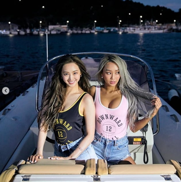 Dumsom, who returned to the Sistar unit, told her routine.Dumsom posted a picture on his 17th day, saying, Feeling Ocean breeze with my bestie.Dumsom, who seems to be preparing for a unit album in the public photo, is smiling brightly on the boat.Meanwhile, the revenue from the Summer or Summer sound source, which Hyorin & Dumsom introduced, will be donated to the social class, which is suffering from Corona 19.Photo: Dumsom SNS