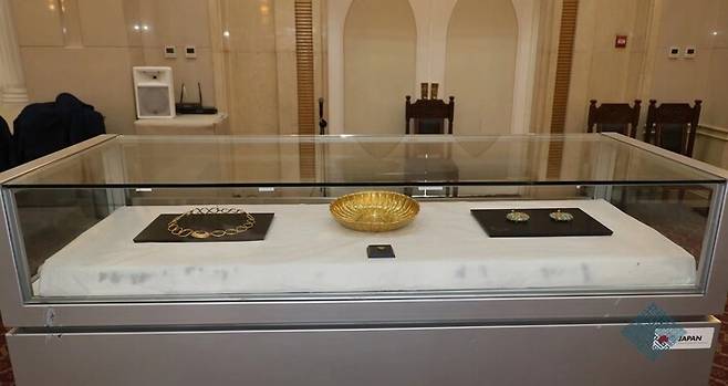 올해 초 카불 대통령궁에서 틸랴테페 황금유물들이 전시되고 있는 모습. 모하메드 카불박물관장이 중국 돈황연구원에 에스앤에스를 통해 전한 사진 중 일부다.