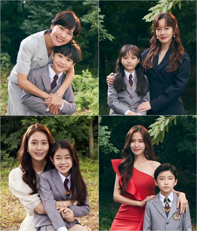 Two-shot SteelSeries, which features different chemistry of Hi-Class Cho Yeo-jeong, Kim Ji-soo, Night and more photos, Gong Hyun-joo and their children, were released.TVNs New Moon TV series, which is scheduled to air at 10:30 p.m. on September 6, is a mystery of the death of a woman in Husband who died at a super-luxury international school on a paradise-like island.Choi Byeong-gil, who has been starring Cho Yeo-jeong, Kim Ji-soo, Ha Jun, Night and more photos, and Gong Hyun-joo, and has been recognized for his sophisticated production skills such as Drama East of Eden, Angry Mom and Missing Nine, is raising expectations by catching megaphones.Among them, high-class Song I (Cho Yeo-jeong), South JISUN (Kim Ji-soo), Hwang Nayun (Night and more photo), and Cha Do-young (Gong Hyo-jo) and their childrens chemistry are highlighted.First, Song I cherishes Son Ahn I-chan (Jang melody) in his arms and emits a sad hat Chemistry, drawing attention.Especially, I feel deep affection in the two shots of the Song I hat and the warm smile holding each others fingers as if I will not fall.Moreover, Song I is attracted to the killer of Husband, and he goes to the international school to lose everything in one day and keep his 8-year-old son, but he is a hateful duckling among mothers. He is interested in showing off his love with his only family and son Ahn.In addition, South JISUN and daughter Lee Jun-hee (Kim Ji-yu) are attracted to the royal chemistry where grace is felt.In the drama, JISUN is a mother-of-one gold spoon who owns a hotel and a queen of an international school that holds public opinion at the center of mothers. Her daughter Lee Jun-hee is an honor student who strives to meet her mothers expectations.Above all, I feel a special dignity in the two shots of Nam JISUN, who has a relaxed smile in the SteelSeries, and Lee Jun-hee, who seems to be a brilliant daughter despite being 8 years old.Expectations are high on what kind of performance JISUN and Lee Jun-hee will show in pursuit of perfection.In addition, Hwang Nayun and her daughter Hwang Jae-in (Park So-i) smile in the form of a lovely mother and daughter.Hwangs innocent and soft smile, holding her daughter on her legs, attracts attention, while Hwang Jae-ins cheerful smile, which resembles her mothers charm, ascends the clown to the viewer.Like Hwang Nayun, who becomes the only friend of Song I who became a loner among the international school mothers in the drama, daughter Hwang Jae-in will also be the best friend of Ahn I-chan, son of Song I.So, the expectation is also focused on the Song I hat and the chemistry of Hwang Nayun.In addition, Cha Do-young and Son Kwak Si-woo (Seo Yoon-hyuk) focus their attention on the dogged Celeb Force, which reminds them of filming.Cha Do-young is a top actor of the previous year who wants to get attention and attention everywhere, and struggles to be recognized as a Celeb in international schools.Unlike other mothers dressed up in the public Steel Series, Cha Do-youngs visuals, which boasted glamor with a one-shoulder red dress, catch the eye, and Son Kwak Si-woo also realizes that it is a mother-of-pearl with a perfectly set hairstyle and a colorful brooch on a tie.Therefore, interest in the performance of Cha Do Young hat, which emits a unique presence from SteelSeries, is amplified.