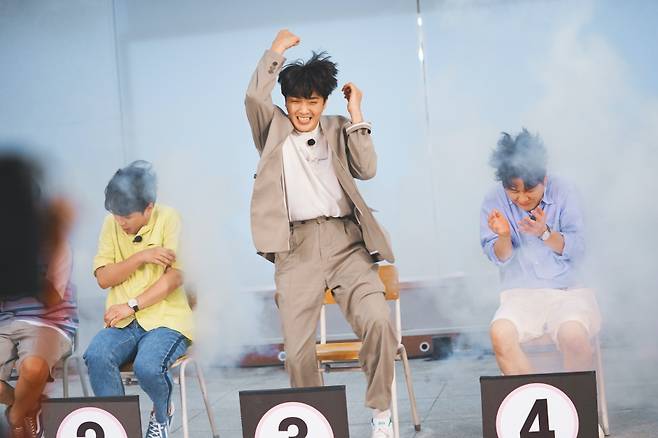 Mulberry monkey school: Life school mulberry 6 Lim Young-woong - Young-tak - Lee Chan-won - Jang Min-Ho - Kim Hee-jae - Hwang Yoon-sung takes the first step for healthy and happy with health The Avengers.In the 62nd episode of TV CHOSUN Mulberry Monkey School: Life School, which is broadcasted at 10 pm on the 18th (tonight), Pong 6 meets experts from various fields to solve various rumors and questions related to health.In this special feature of Sweet Immune Life, we will deliver various information that can protect health from vaccine, oriental medicine, urology, and food therapy.The mulberry 6 was embarrassed by the sudden sudden darkening of the Mulberry monkey school shooting.But as it was revealed that this was a surprise experimental camera, the mulberry 6 could not hide its novelty.Meanwhile, as Lim Young-woong, who dreams of health genies, reveals his own diet management secrets, he is curious about what Lim Young-woongs essential management diet is to maintain sharp jawlines and sleek body, and the diet of Lim Young-woong, a healthy hero.Pong 6 baptized the question to the expert group health The Avengers, and when Jang Min-Ho pointed out the wrong information, Boom Sam shot and laughed, saying, Thats a dog-shit philosophy.In addition, the experts said, If you look at the body part of the body, you can check the condition of my body at once. After all the attention of the Pong 6 was focused, the unexpected immune goddess appeared through the video, and the class was more lively.On the other hand, a famous Korean doctor, who is also famous as the husband of Jang Young-ran, a broadcaster, appeared! A special health gymnastics was introduced to make the scene atmosphere hot.The question of the mulberry 6 was particularly explosive, which was a meeting with a Urology expert.During the story, Lim Young-woong jumped up and squat, while the mulberry 6 was shocked and bowed his head and was frustrated.We have prepared a special feature of sweet immune life in time for the important time of health and immunity than ever before, the production team said. We have prepared a variety of times to see the joy and body gag of the mulberry 6 as well as simple knowledge delivery.Mulberry monkey school: Life school will air at 10 p.m. on the 18th (tonight).iMBC  Photos offered = TV CHOSUN