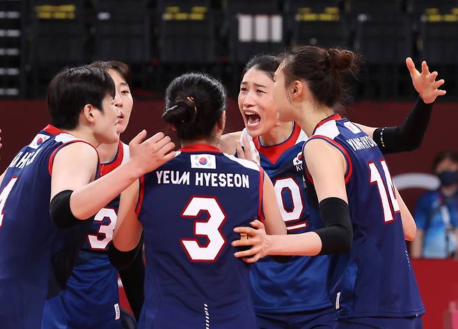 한국 여자배구 대표팀이 지난달 31일 오후 도쿄 아리아케 아레나에서 열린 일본과의 2020도쿄올림픽 여자 배구 A조 조별리그 4차전에서 세트스코어 3-2로 승리했다. /사진= 뉴스1