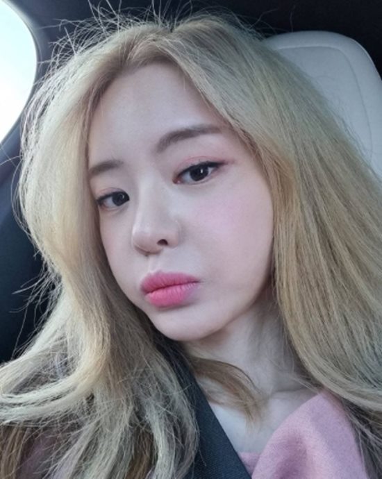 Seo Yu-ri posted a picture and a picture on his Instagram on the 20th, I was happy because I was a gold coin ~ I will soon be FA. Please contact Paris Sengerman.In the open photo, Seo Yu-ri is blonde and boasts a doll-like beauty after transforming. After 16kg weight loss, a slender jaw line attracts attention.In addition, Seo Yu-ri added, But the hair is just before Death. It seems to keep until this year.Meanwhile, Seo Yu-ri married Choi Byeong-gil PD.Photo = Seo Yu-ri Instagram